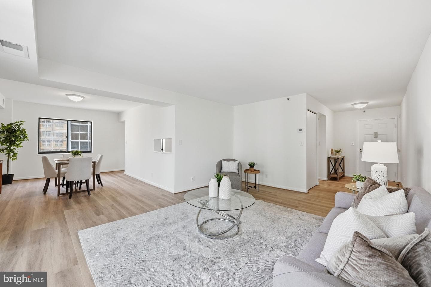 1600 N Oak Street #906 photo 2