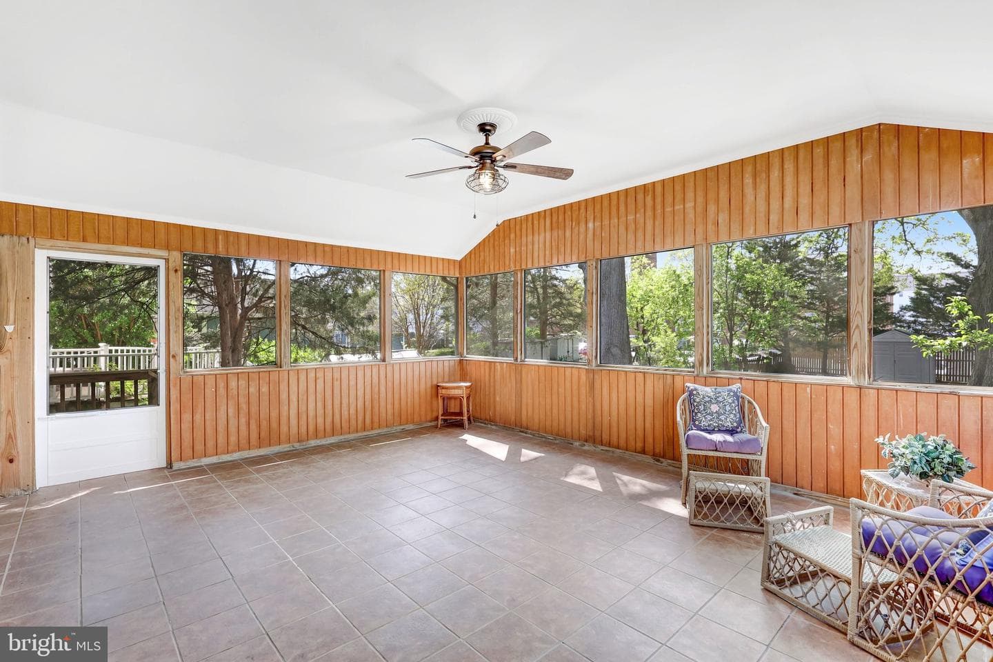 636 S Barton Street photo 17