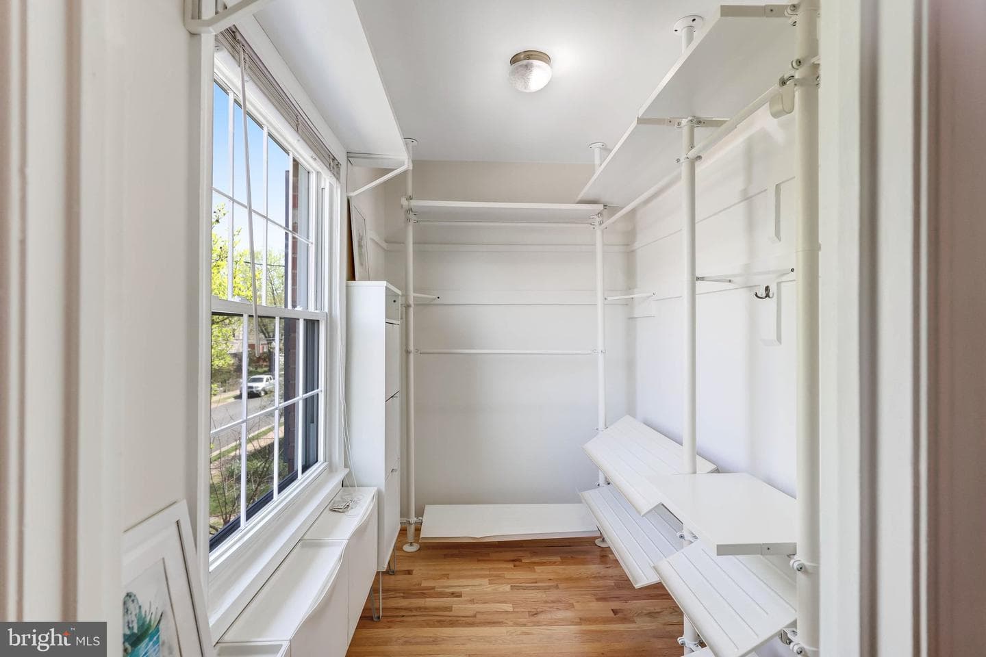 636 S Barton Street photo 24