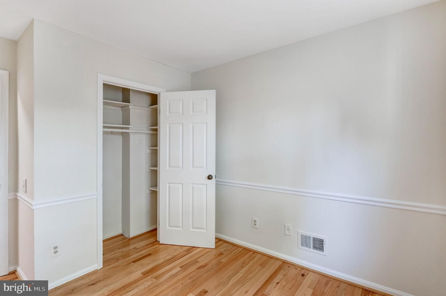 636 S Barton Street photo 31
