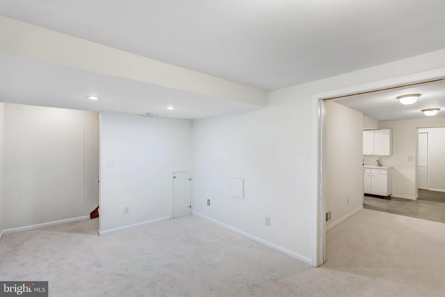 636 S Barton Street photo 35