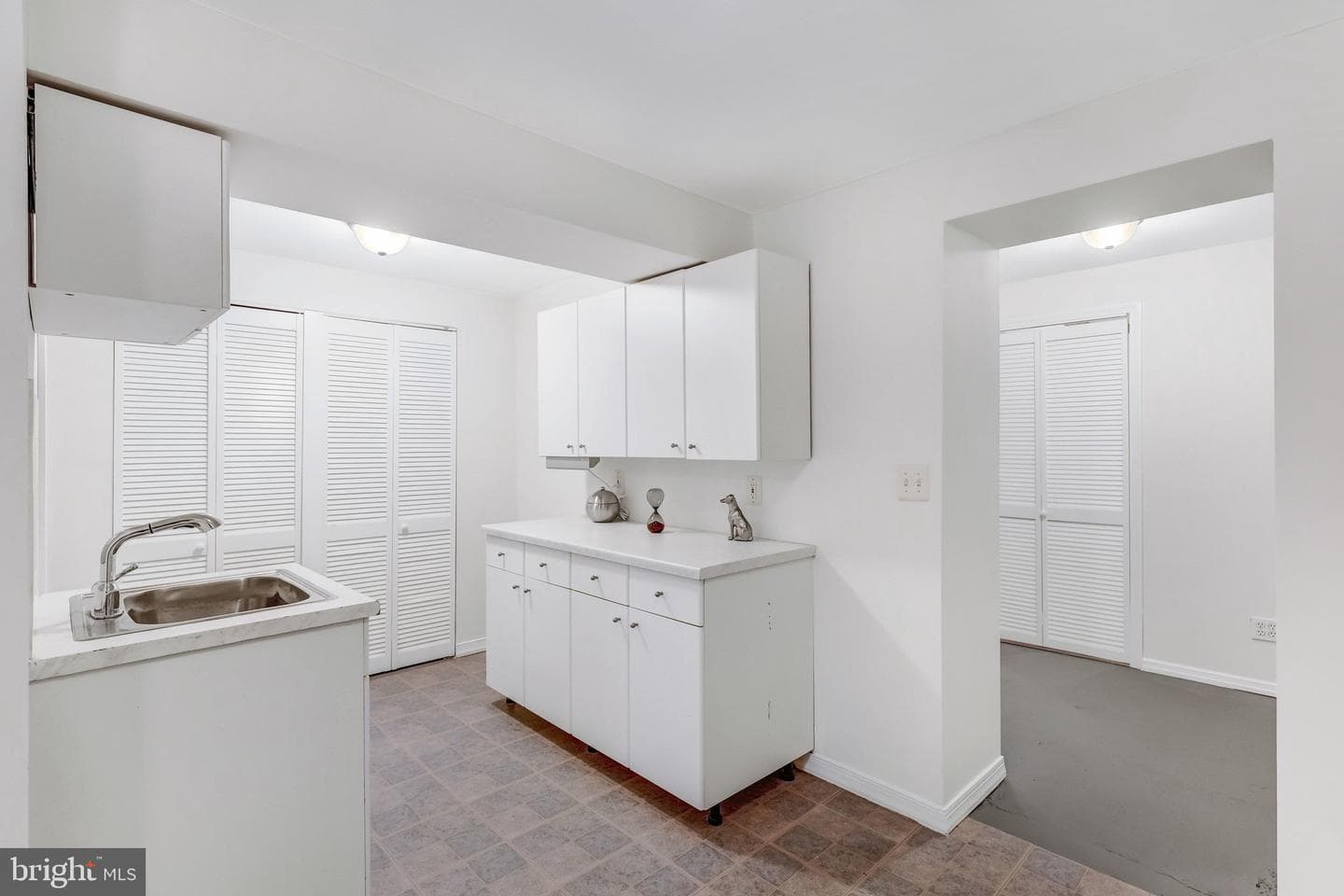 636 S Barton Street photo 36