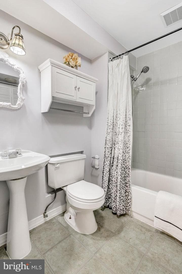 636 S Barton Street photo 38