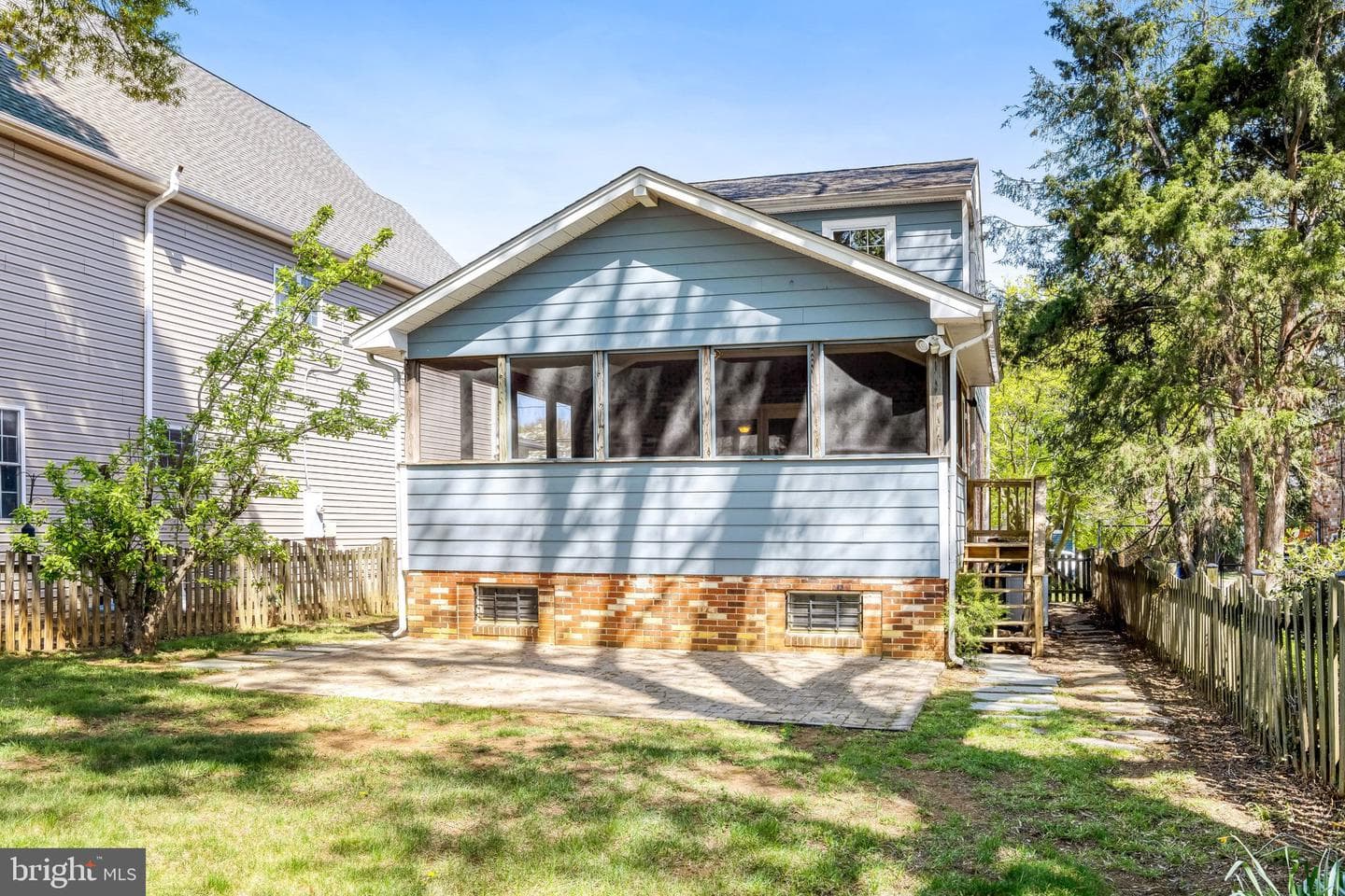 636 S Barton Street photo 47