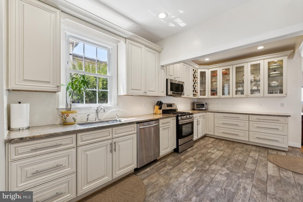 2034 S Shirlington Road, Arlington