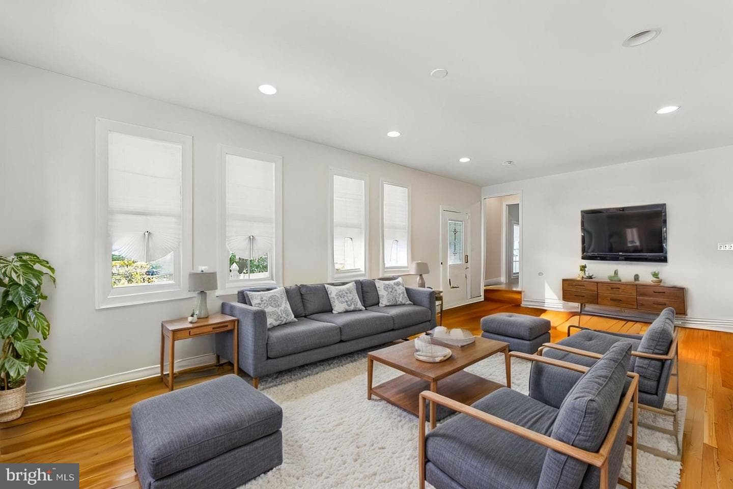 2034 S Shirlington Road photo 12