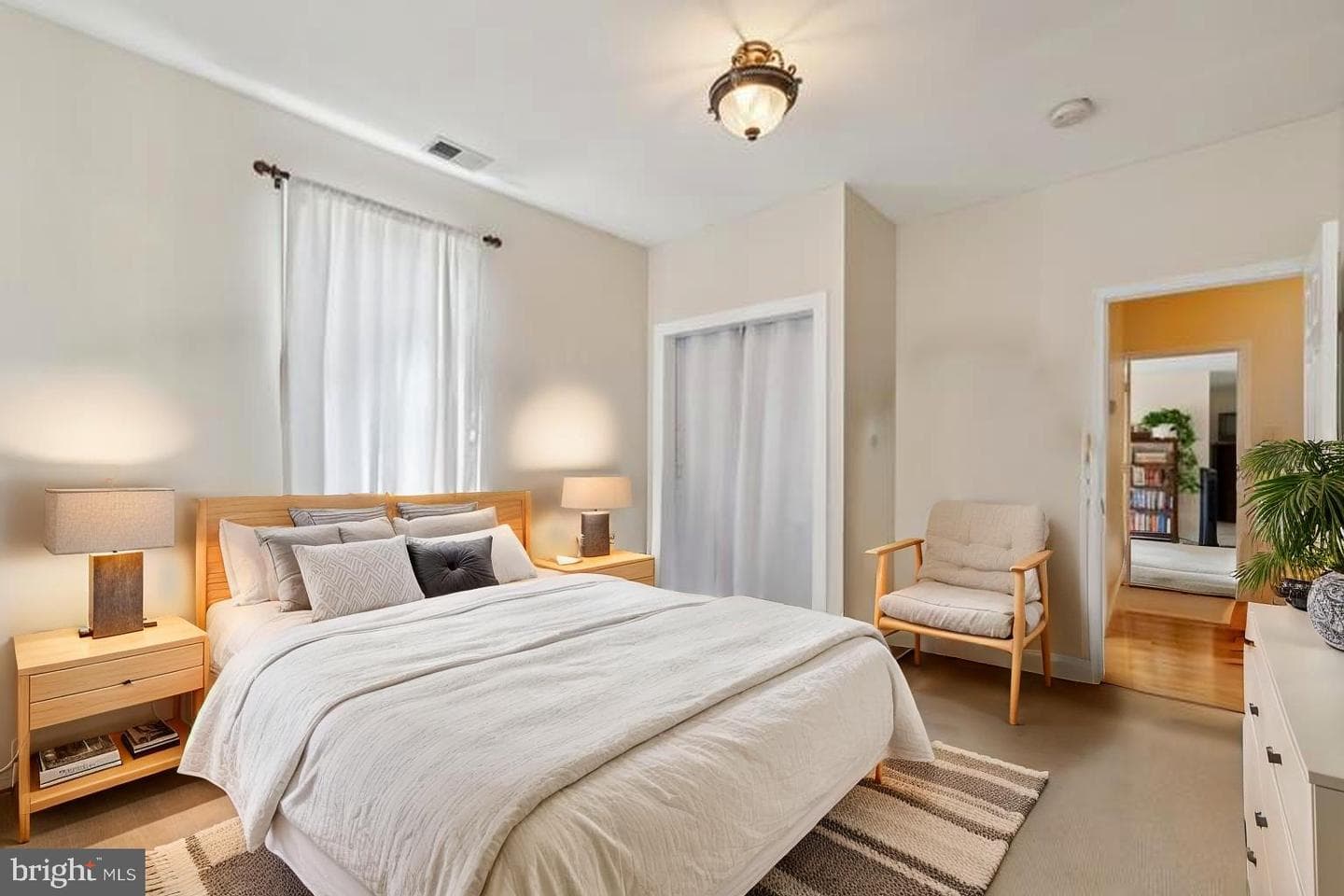 2034 S Shirlington Road photo 22