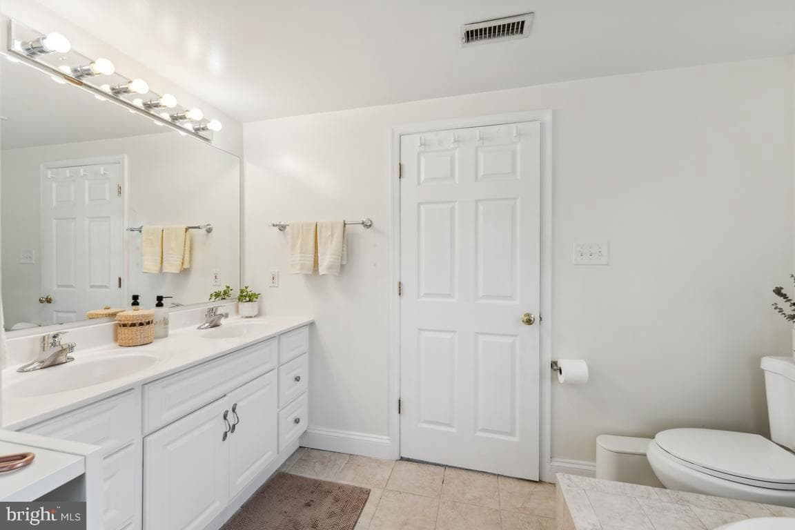 2034 S Shirlington Road photo 26