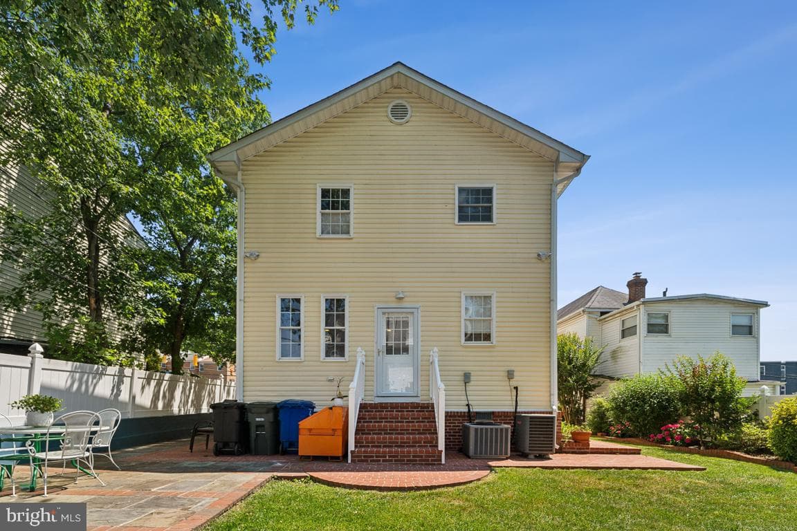 2034 S Shirlington Road photo 37