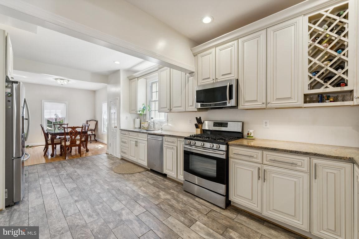 2034 S Shirlington Road photo 5