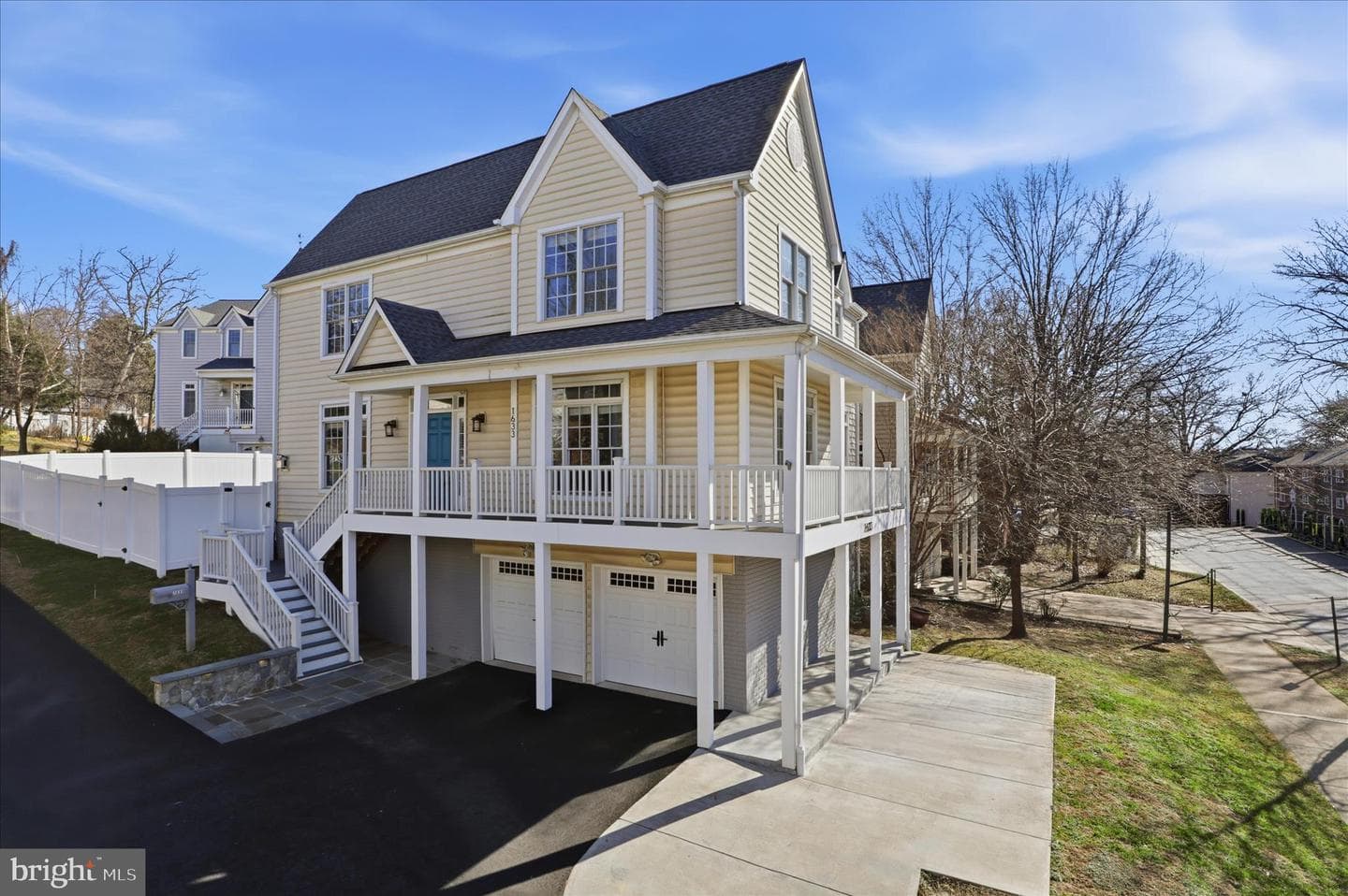 1633 S Taylor Street photo 3