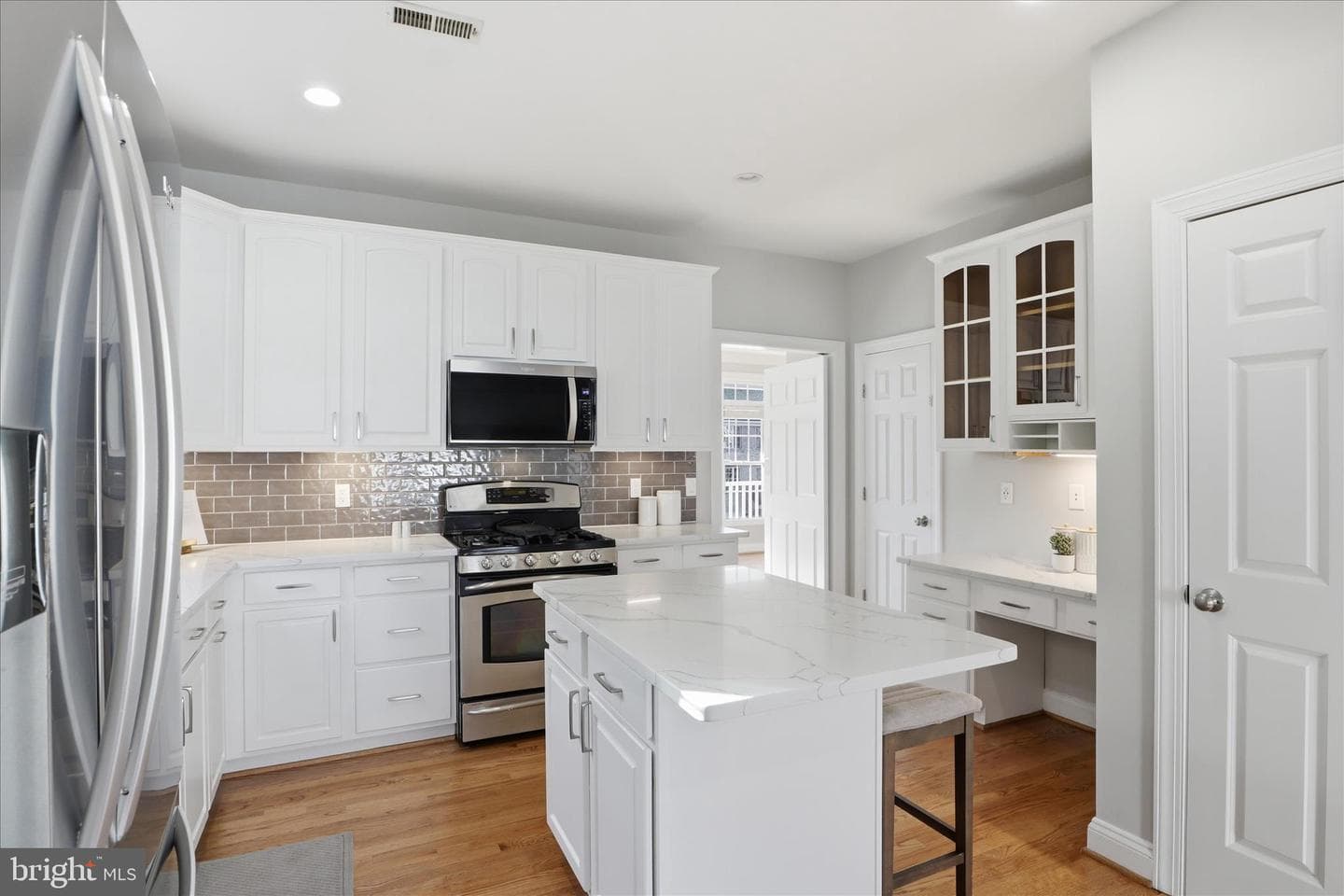 1633 S Taylor Street photo 7
