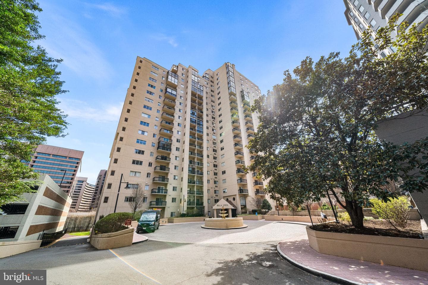 1211 S Eads Street #1305, Arlington