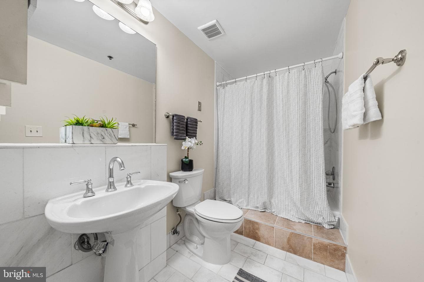 1211 S Eads Street #1305 photo 18