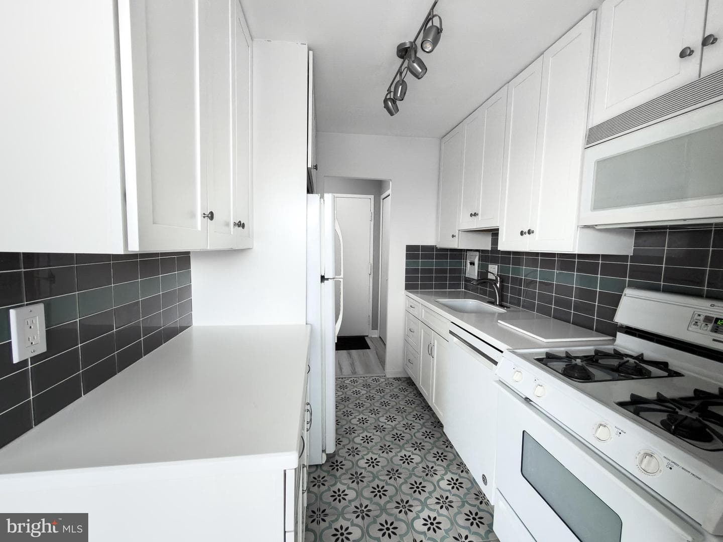 1210 N Taft Street #805 photo 8
