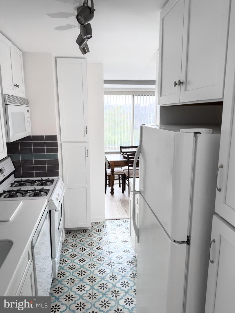1210 N Taft Street #805 photo 9