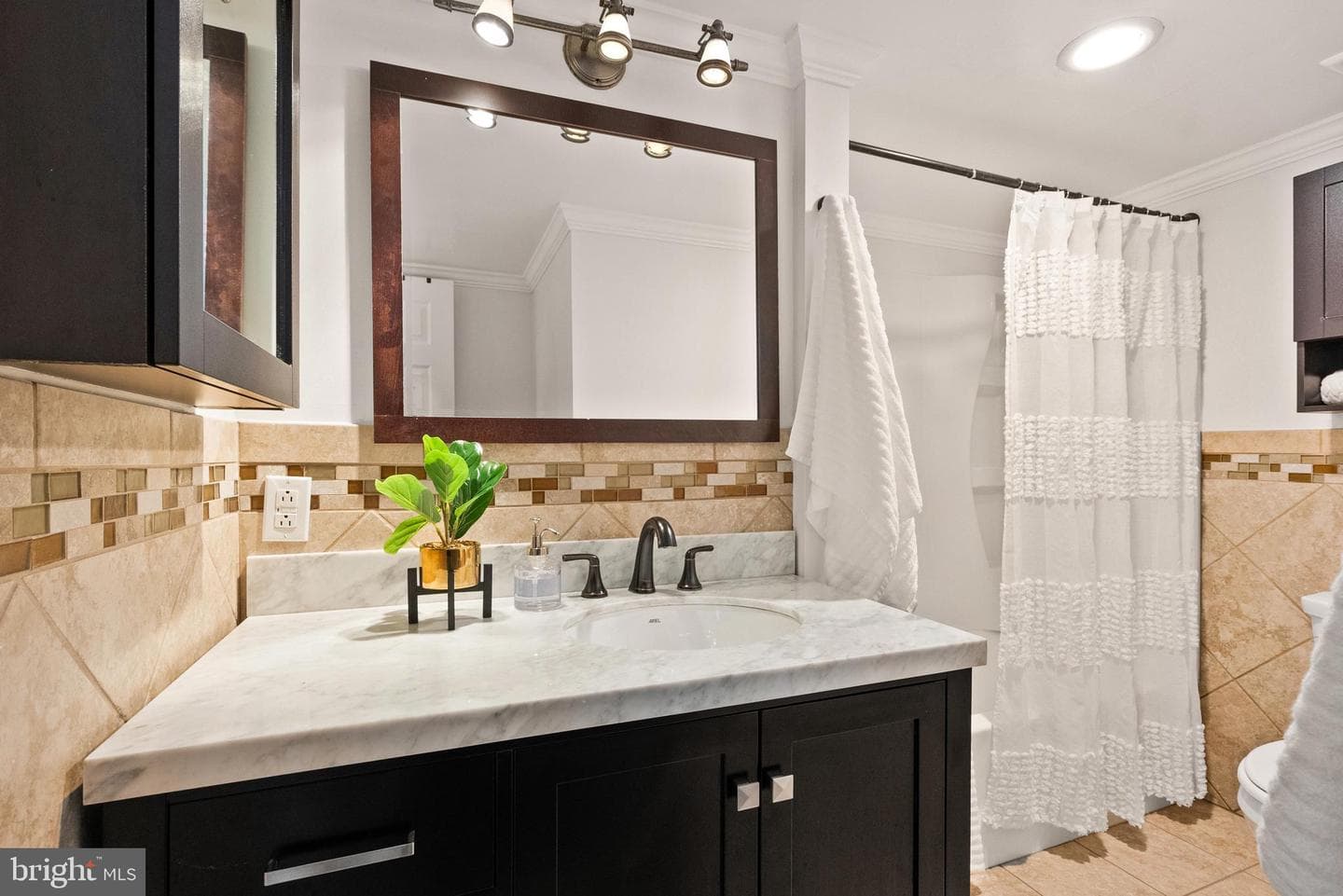 1401 N Rhodes Street #102 photo 14