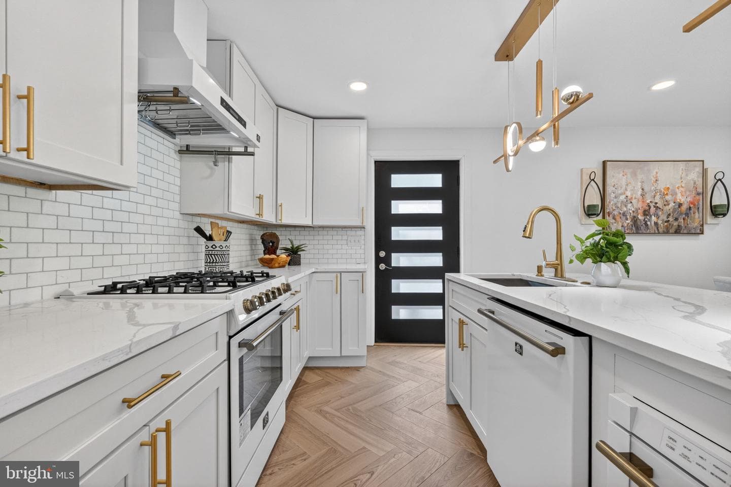 1911 S Kenmore Street photo 20
