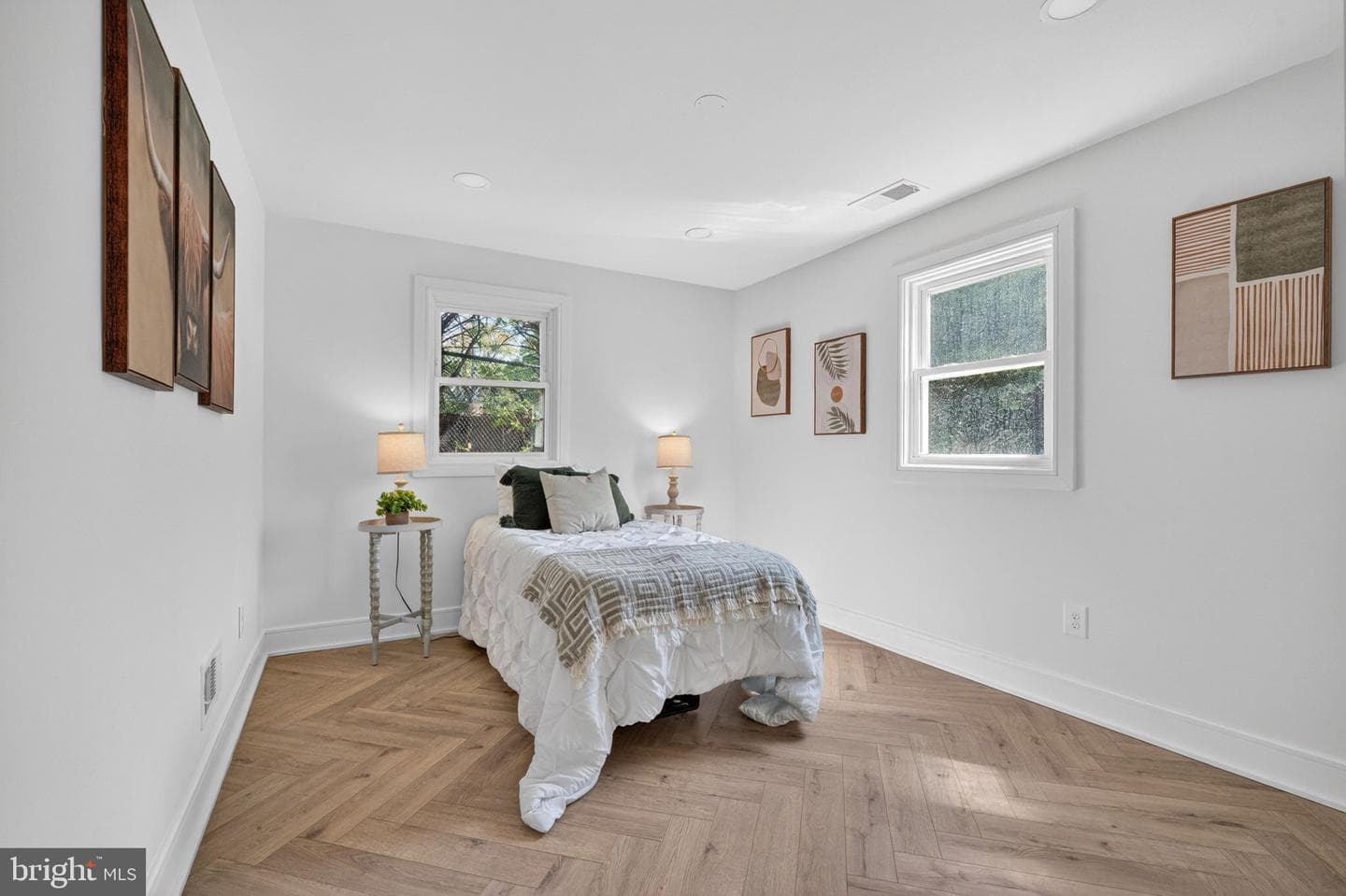 1911 S Kenmore Street photo 30