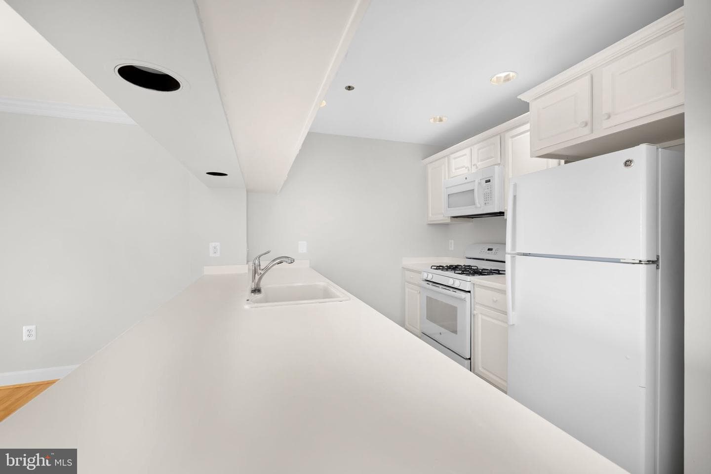 1050 N Stuart Street #817 photo 3