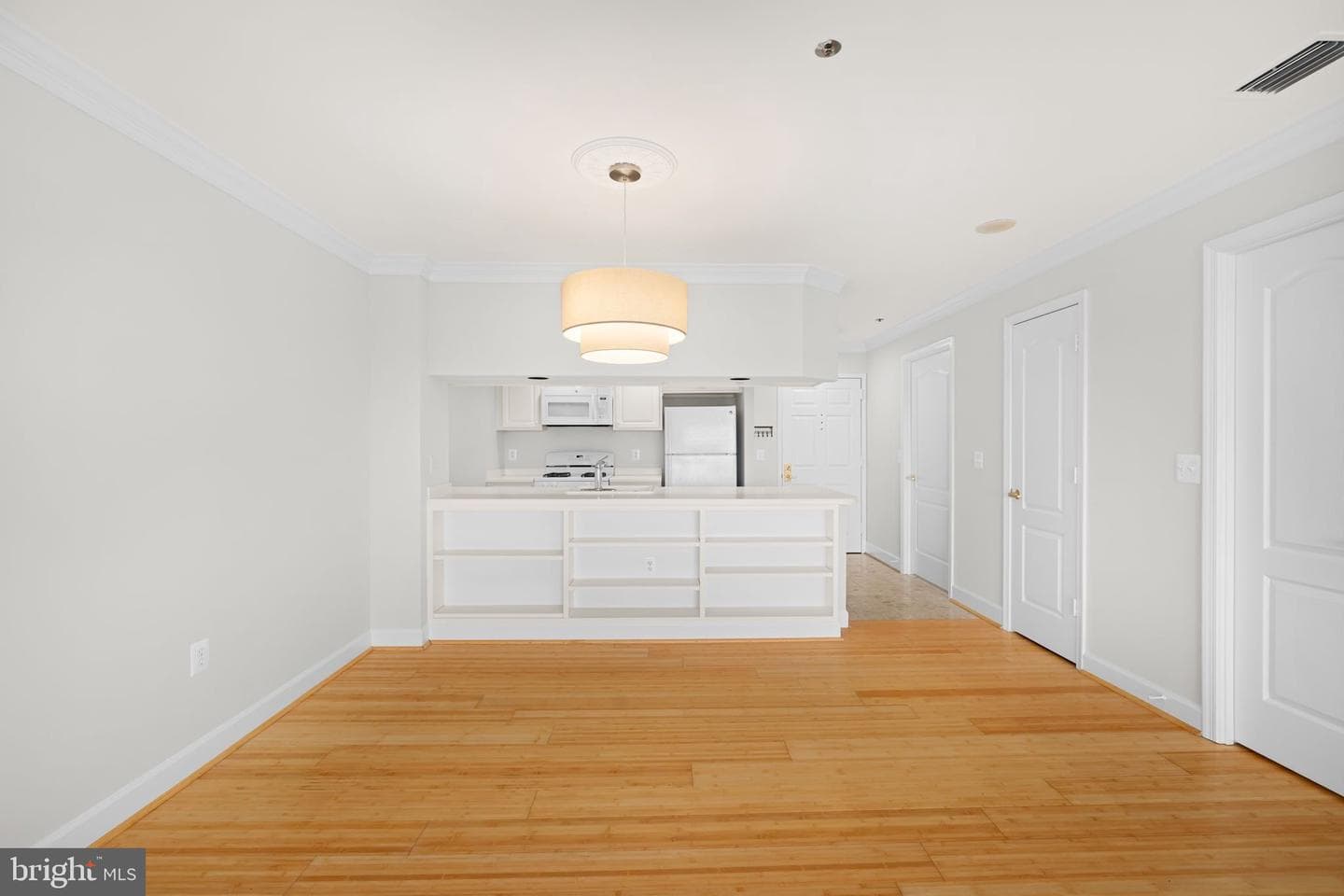 1050 N Stuart Street #817 photo 4