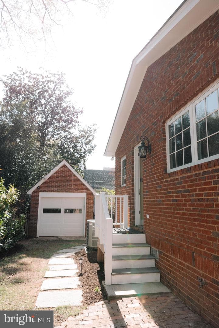 2528 N Buchanan Street N photo 13