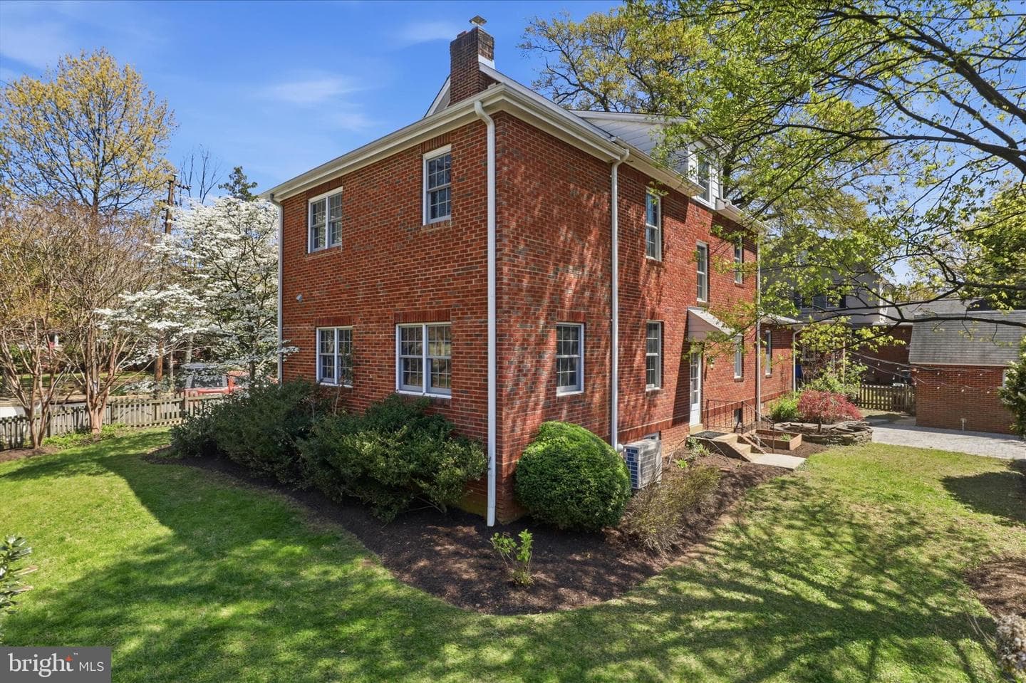 2528 N Buchanan Street N photo 9
