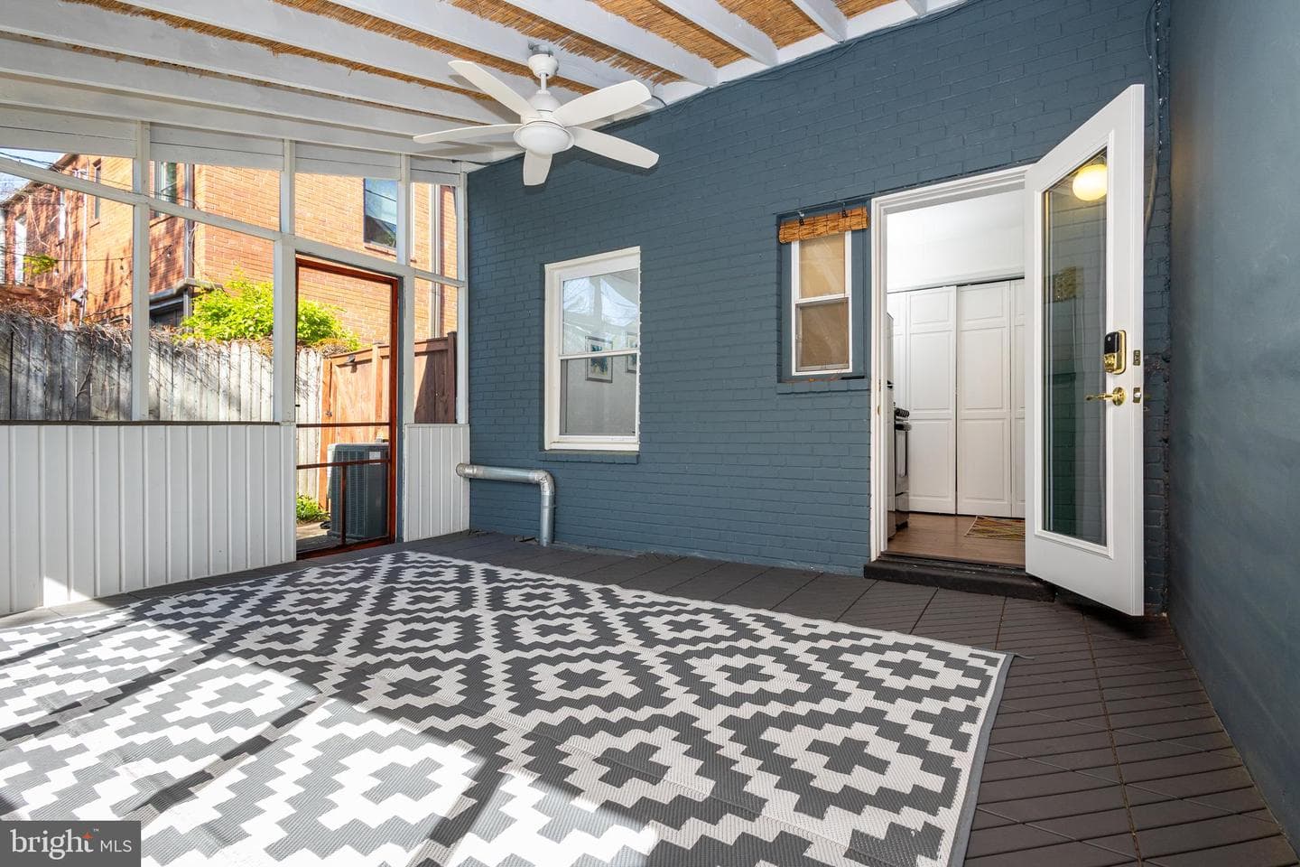 304 S Veitch Street photo 23