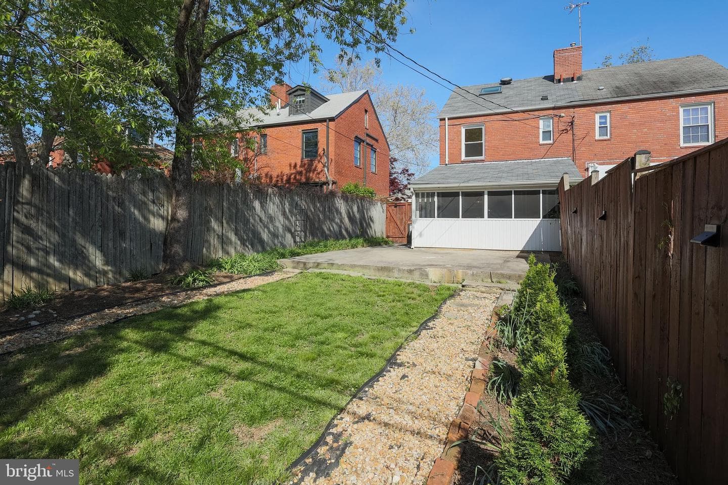 304 S Veitch Street photo 26