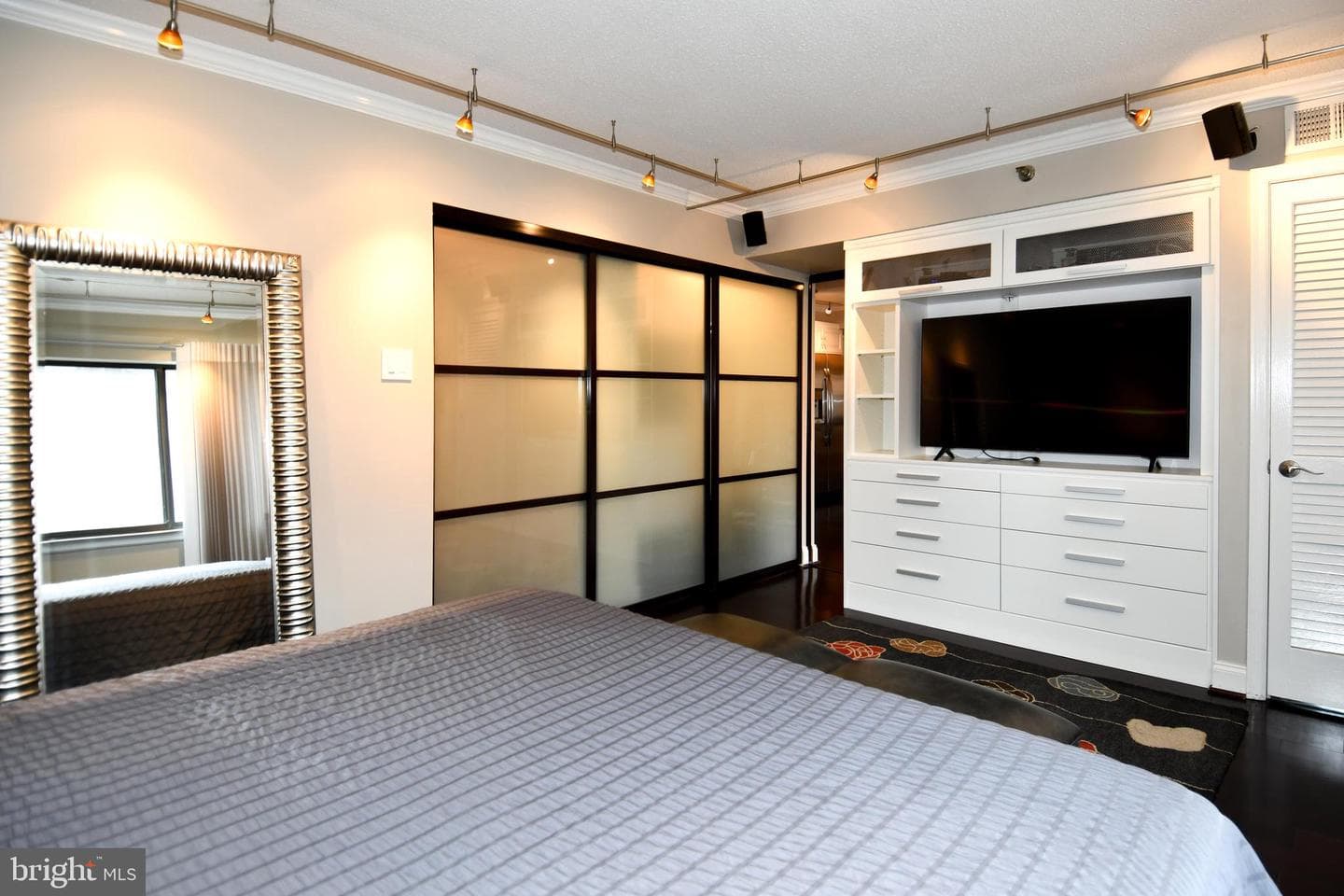 1301 N Courthouse Road #1005 photo 17