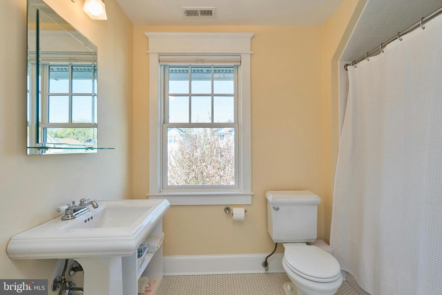 1243 N Stuart Street photo 32