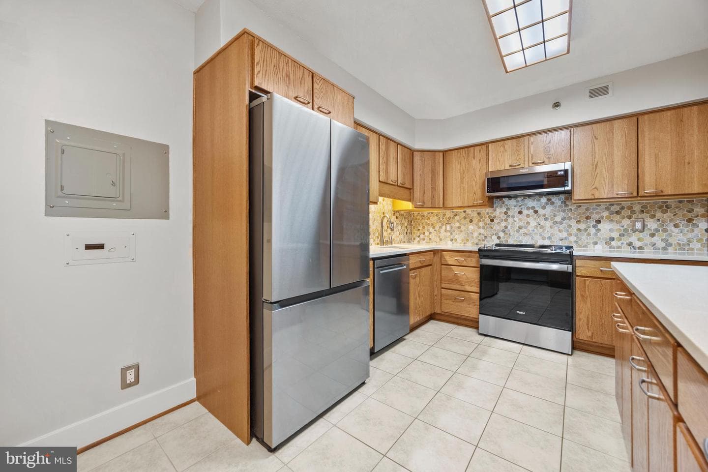 1805 Crystal Dr # 1010S photo 17