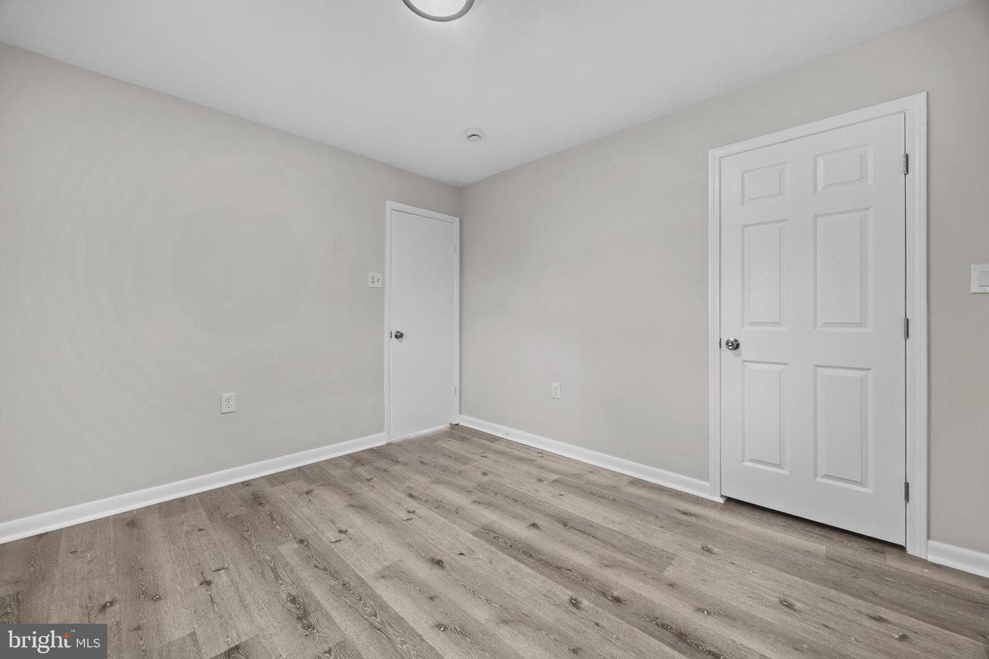 1055 S Edison Street photo 17