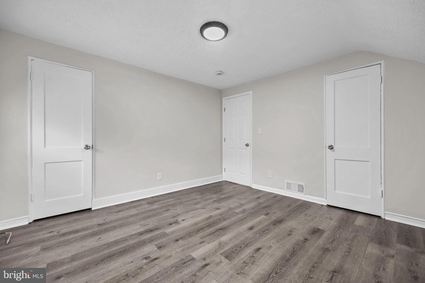 1055 S Edison Street photo 21
