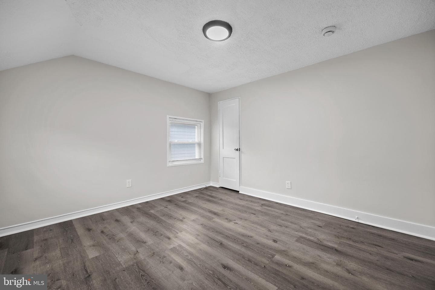 1055 S Edison Street photo 22