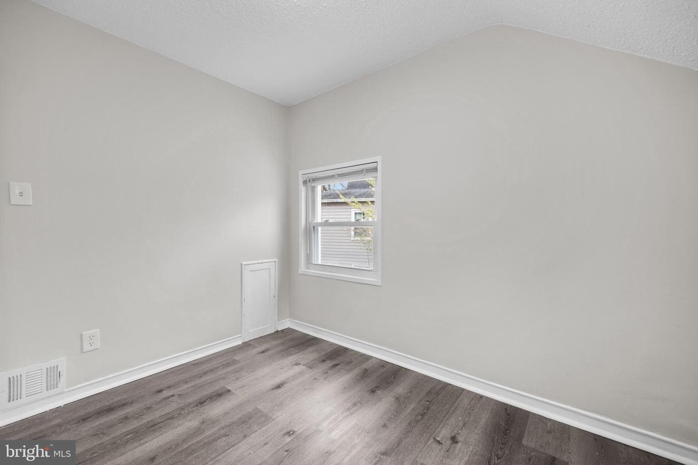 1055 S Edison Street photo 24