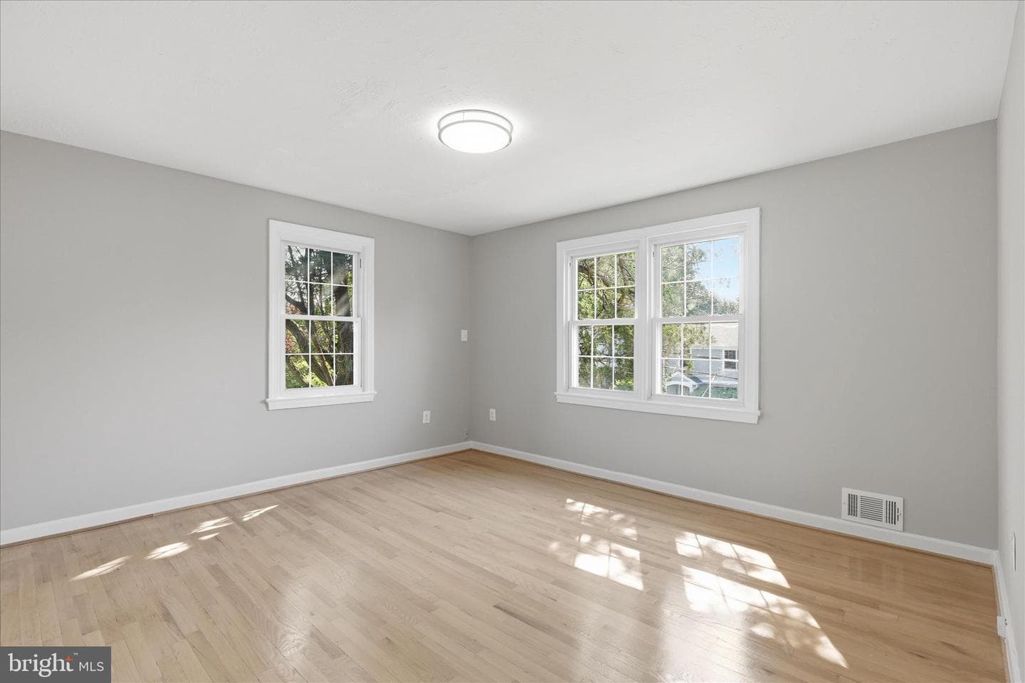 5537 10th Street N photo 23