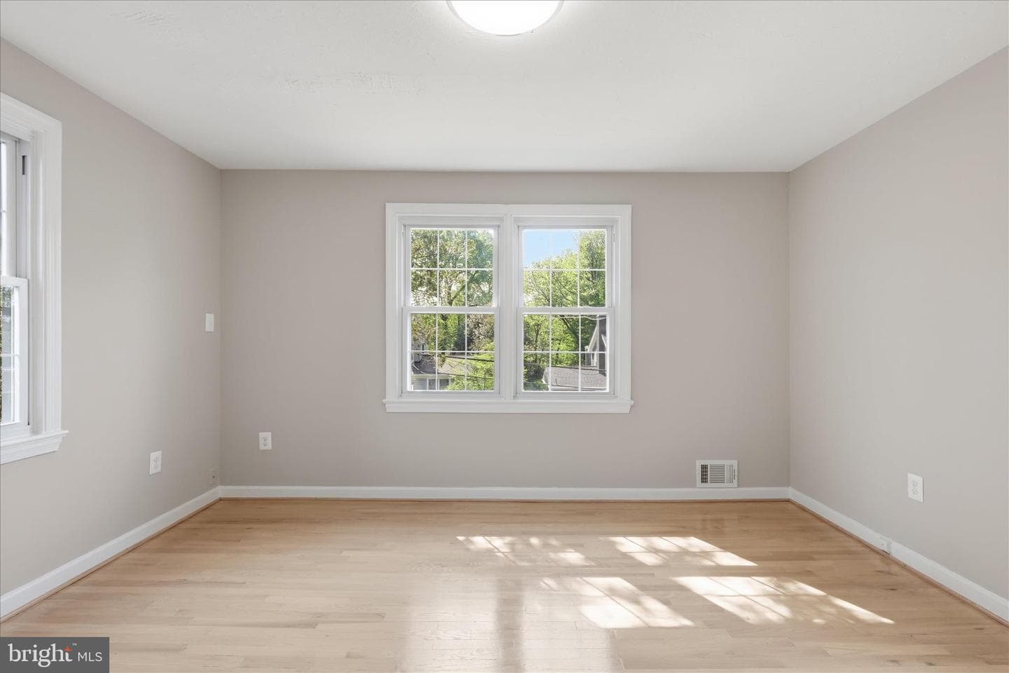 5537 10th Street N photo 24