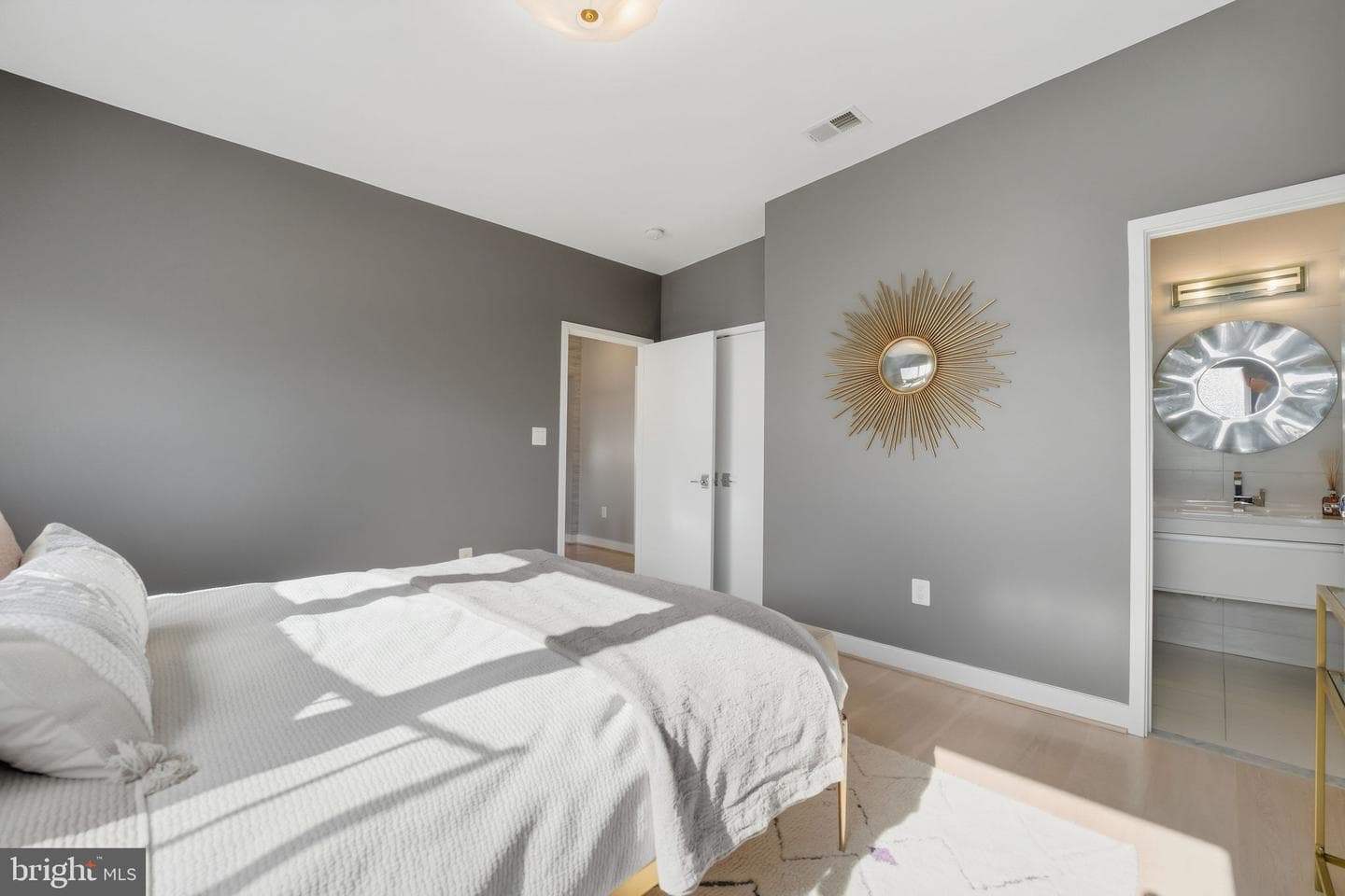1404 N Herndon Street photo 60