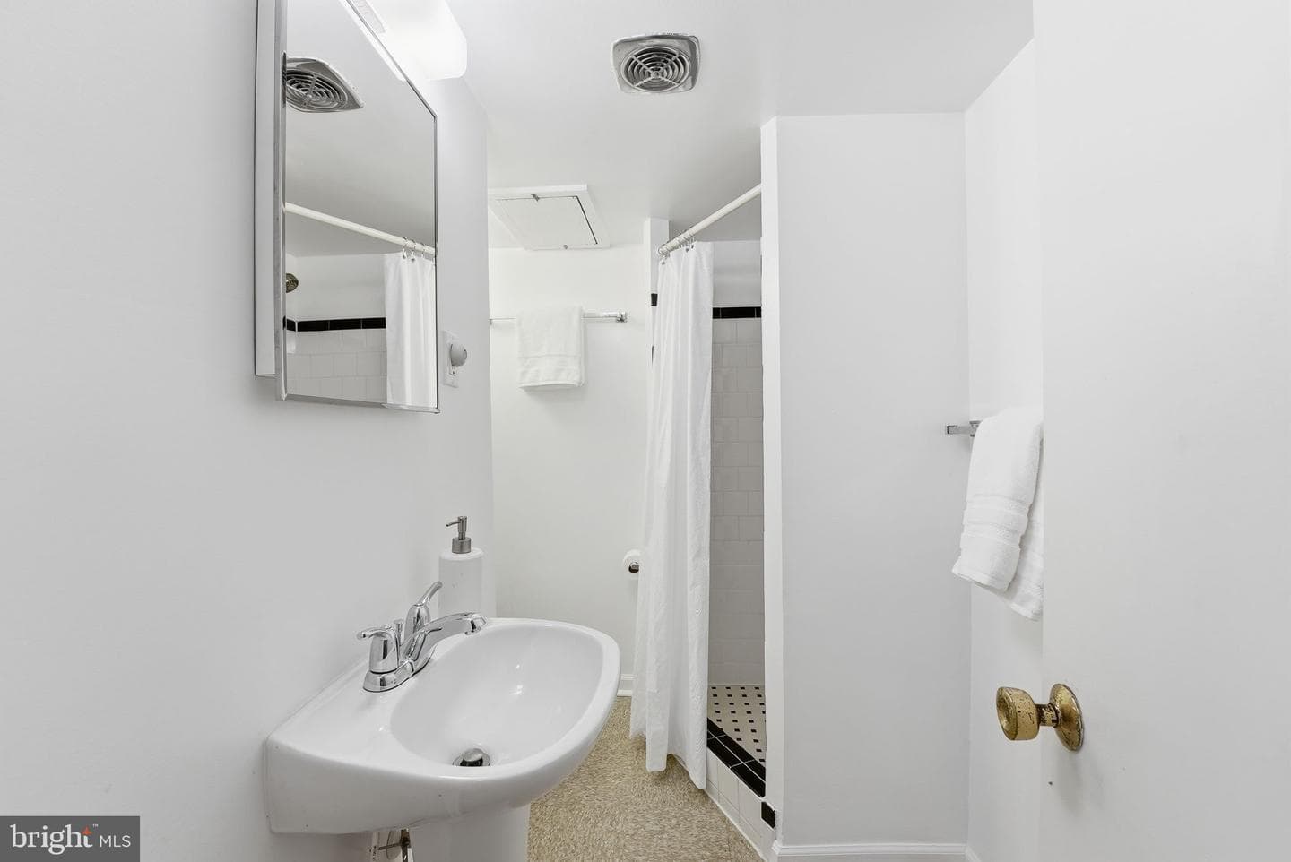 3004 S Hill Street photo 34
