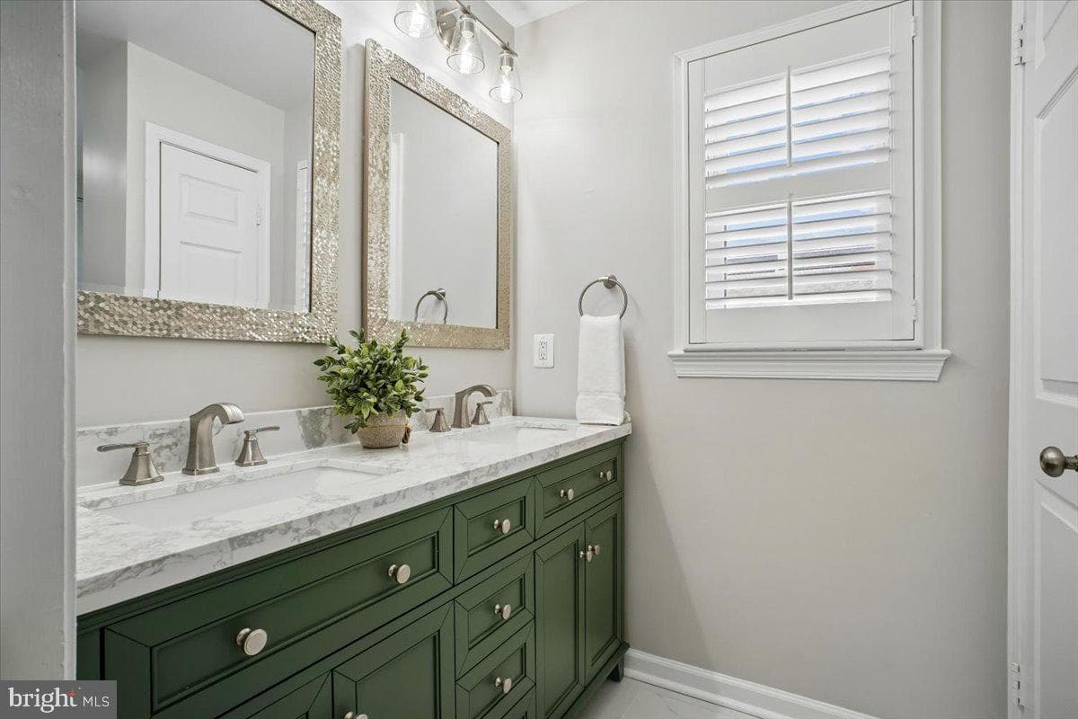 5725 6th Street N photo 4