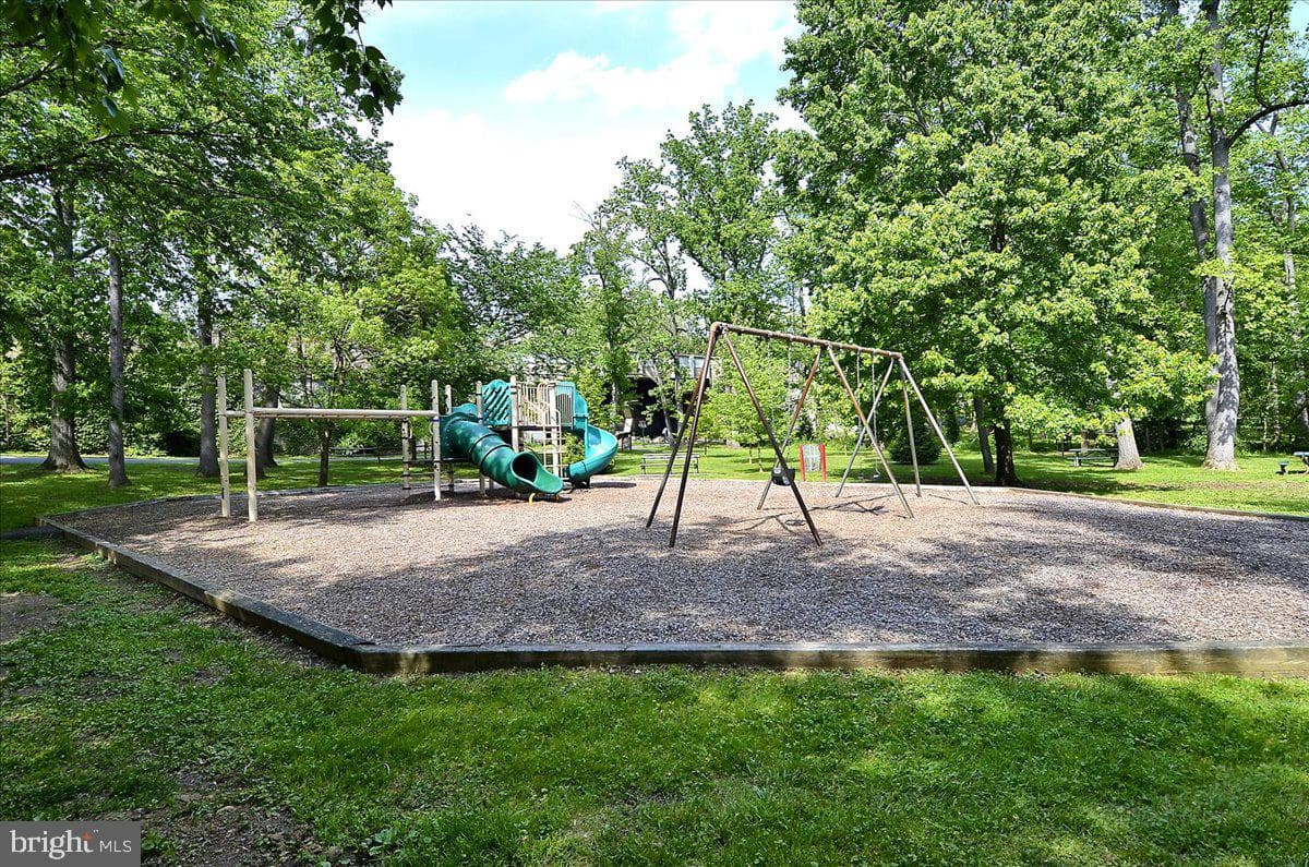 5725 6th Street N photo 43