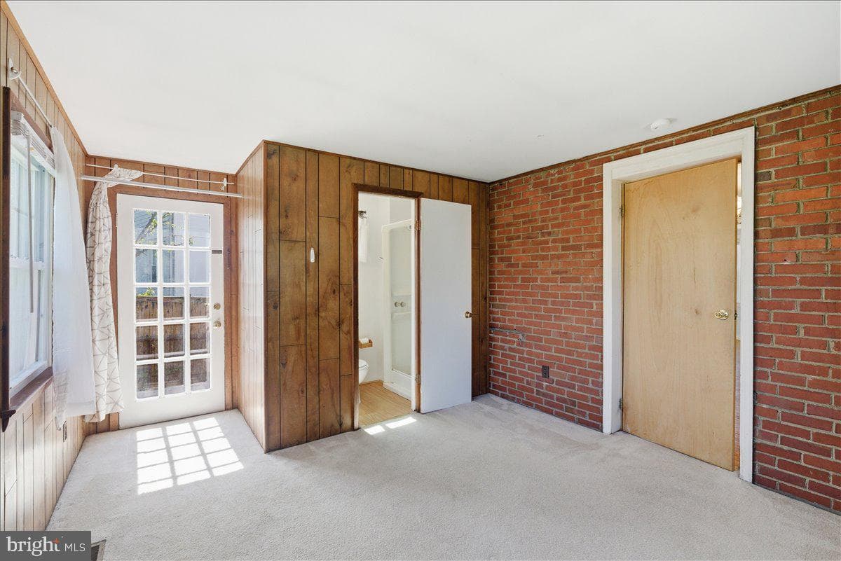 941 Patrick Henry Drive photo 17