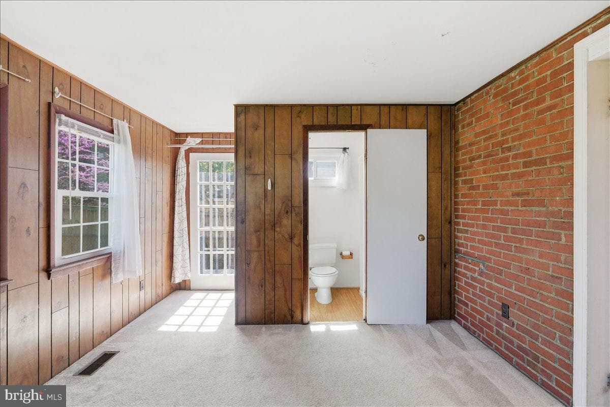 941 Patrick Henry Drive photo 18