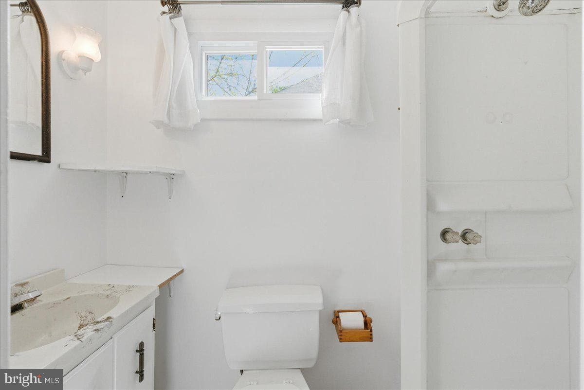 941 Patrick Henry Drive photo 21