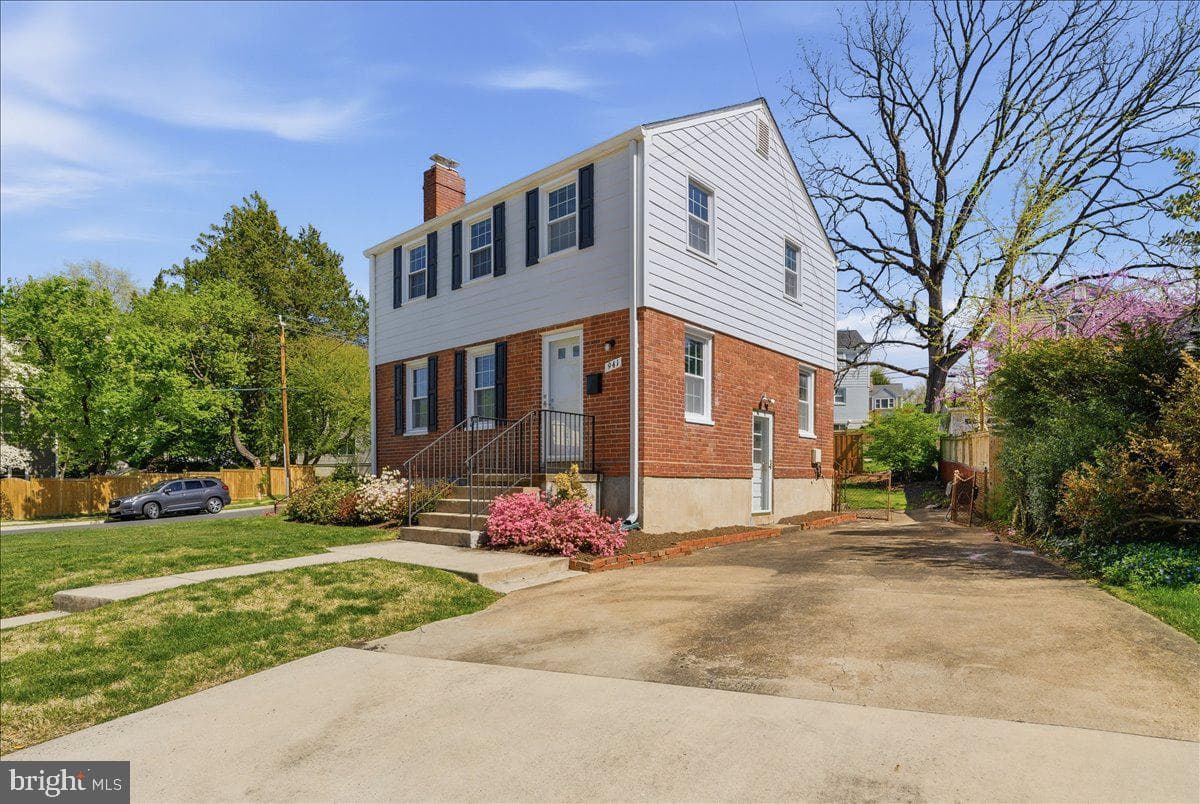 941 Patrick Henry Drive photo 3