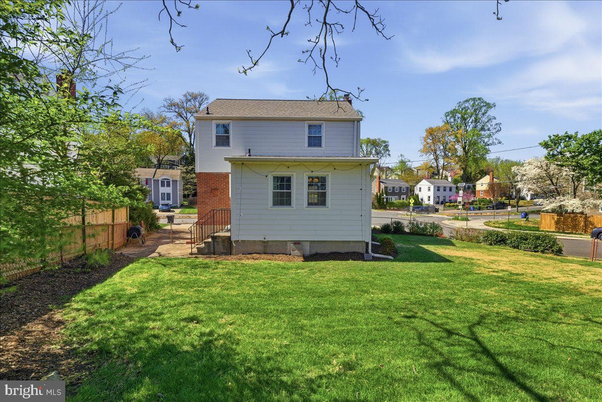 941 Patrick Henry Drive photo 4