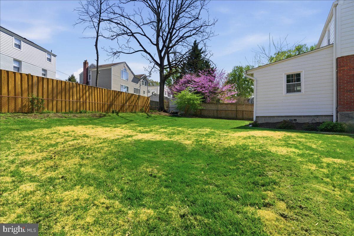 941 Patrick Henry Drive photo 6
