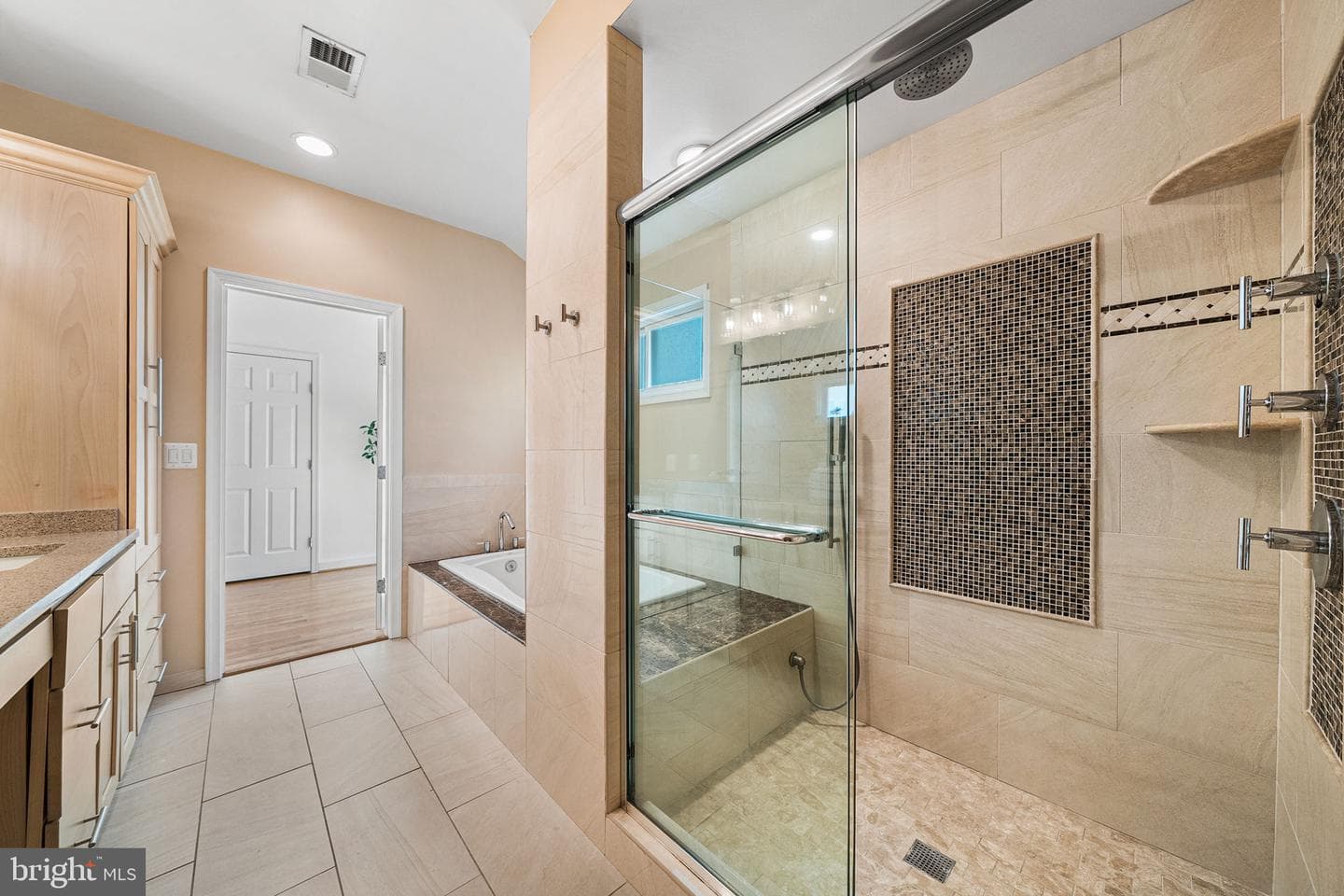5400 Williamsburg Boulevard photo 16