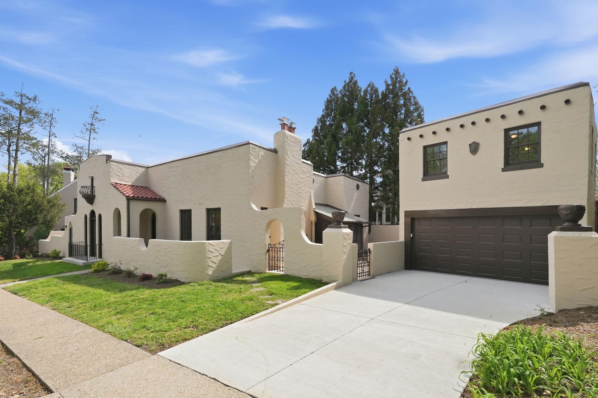 1611 N Highland Street N photo 3